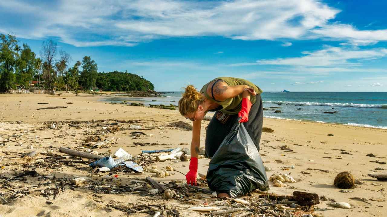 Komunitas Pecinta Lingkungan dan Aksi Bersih Pantai (1)