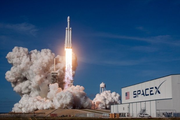 Misi Gila ke Luar Angkasa (1)