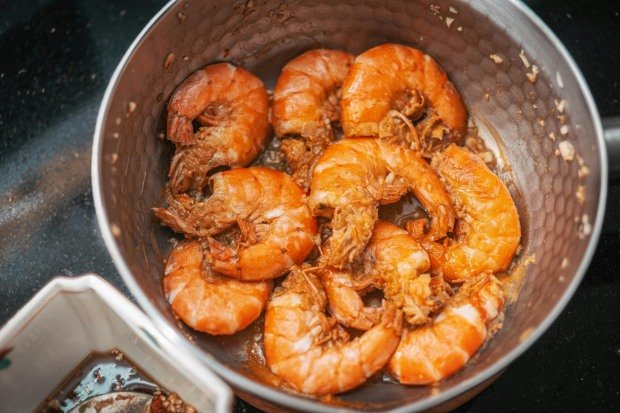 Kombinasi Udang Saus Padang dengan Hidangan Lain