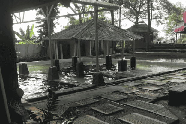 Pemandian air panas alami