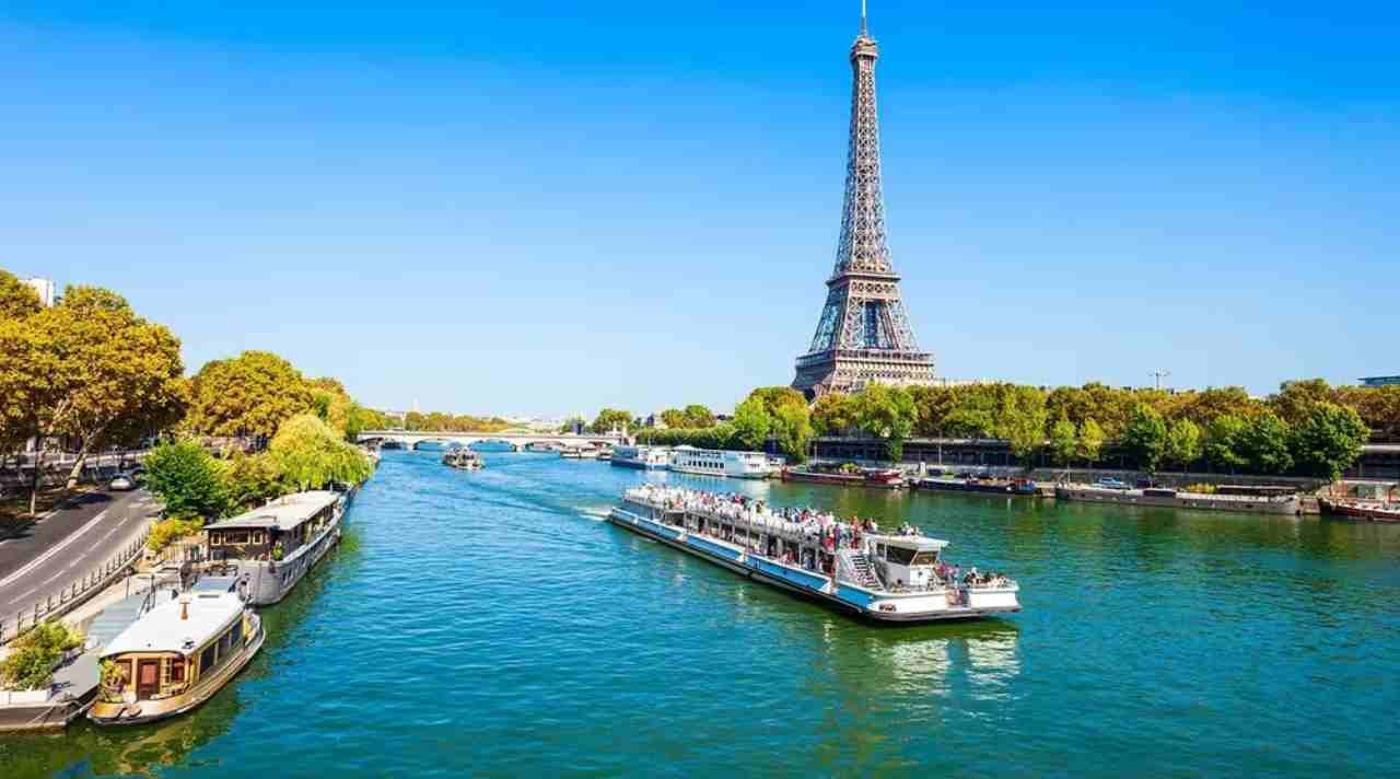 Menyusuri Keindahan Sungai Seine, Ikon Romantis di Jantung Paris