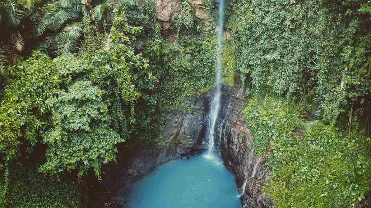 Menikmati Pesona Curug Cigumawang di Garut