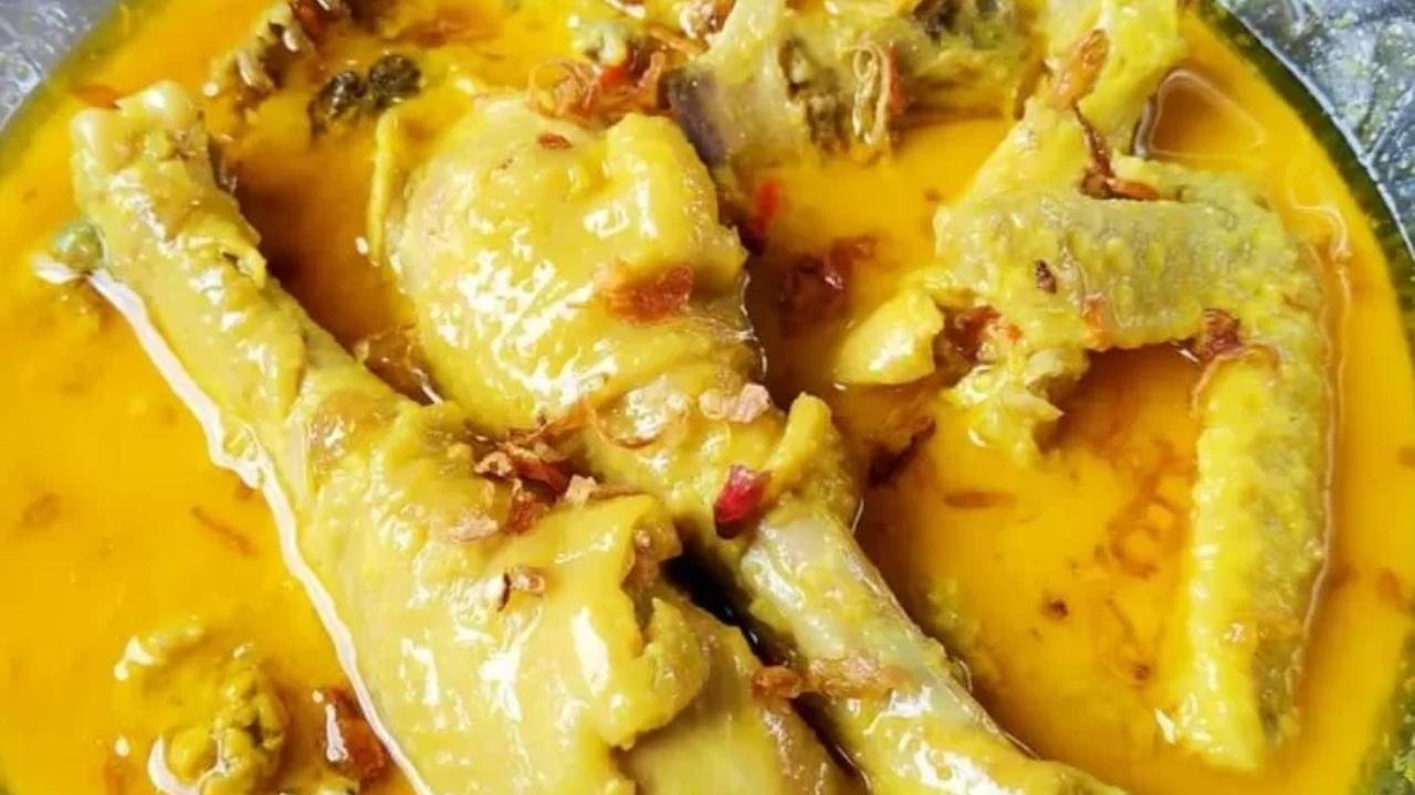 Opor Ayam Lezat yang Bikin Momen Makan Jadi Hangat
