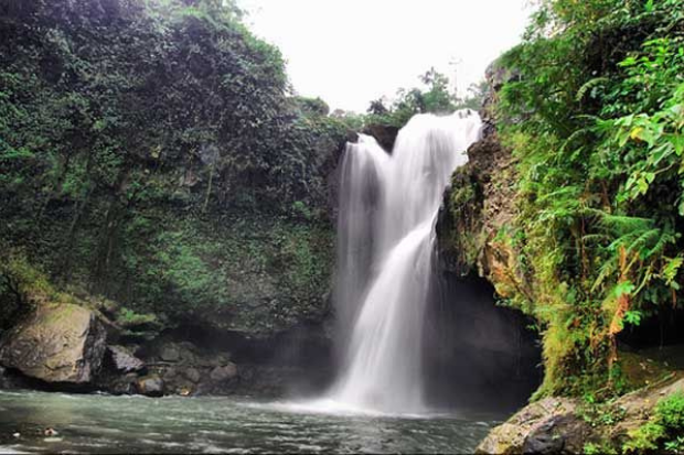 Air Terjun Menawarkan Panorama yang Menakjubkan