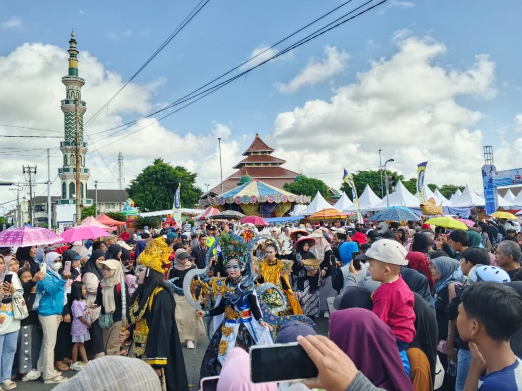 Rangkaian Acara Sedekah Laut Semakin Meriah