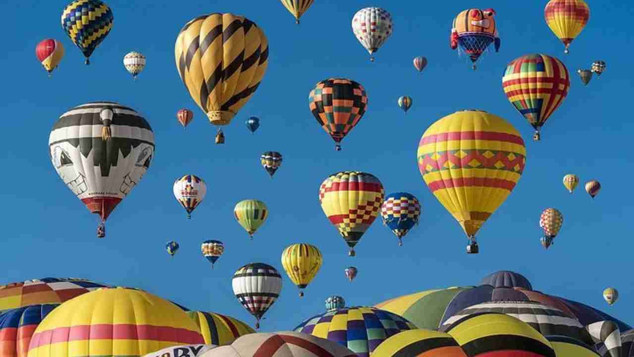 Balon Udara Menawarkan Pengalaman Terbang yang Menakjubkan