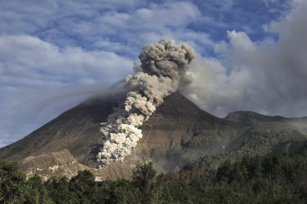 Gunung Meletus Membawa Berbagai Dampak