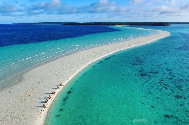 Pantai Pasir Putih Menawarkan Banyak Aktivitas