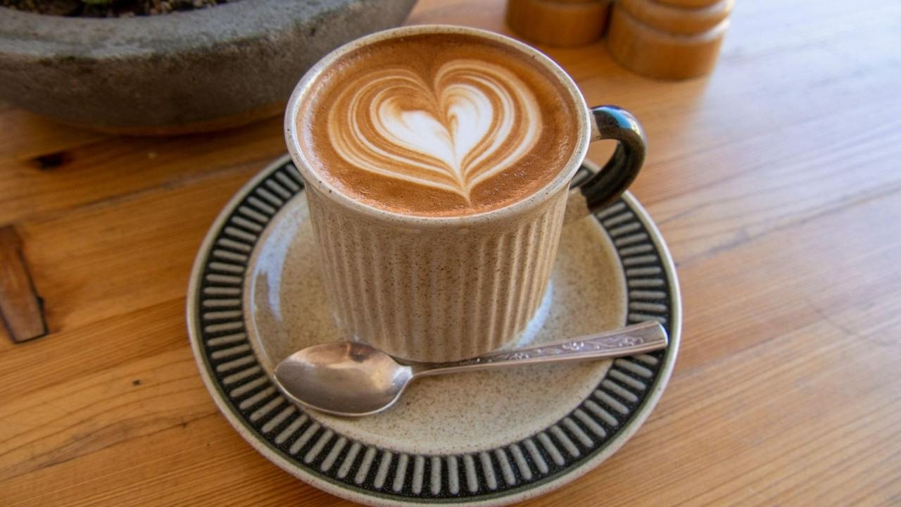 coffee latte dengan susu yang creamy dan lembut