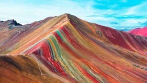 Gunung Pelangi yang Punya Pemandangan Unik