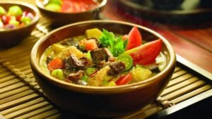 Soto Betawi Kuah Gurih yang Bikin Susah Berhenti Menyantapnya